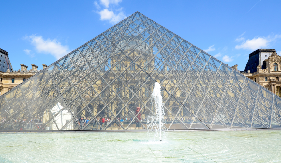 The_Louvre_Pyramid_Paris